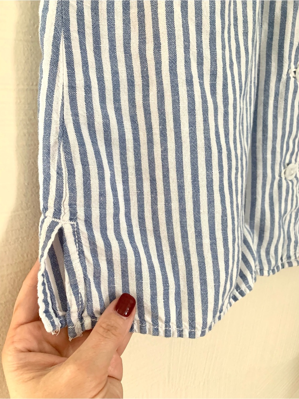 Liz Claiborne Sleeveless Striped Linen blend Blouse. Small - Picture 3 of 6